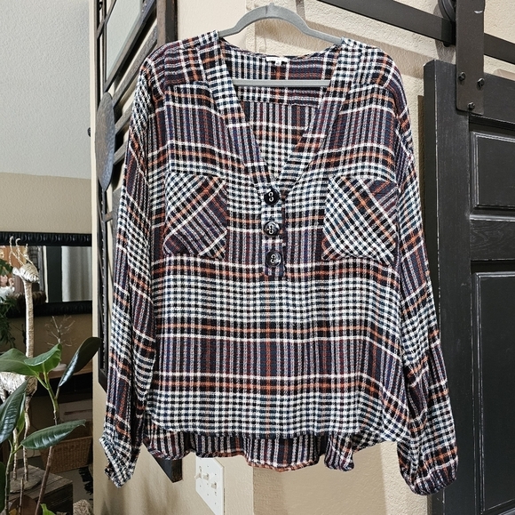 En Creme Tunic Xl Viscose. Plaid. BIG buttons. - Picture 5 of 8